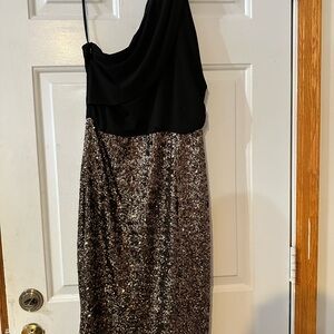Laundry By Shelli Segal One Shoulder Black and Gold Sequin Dress. Size 12.